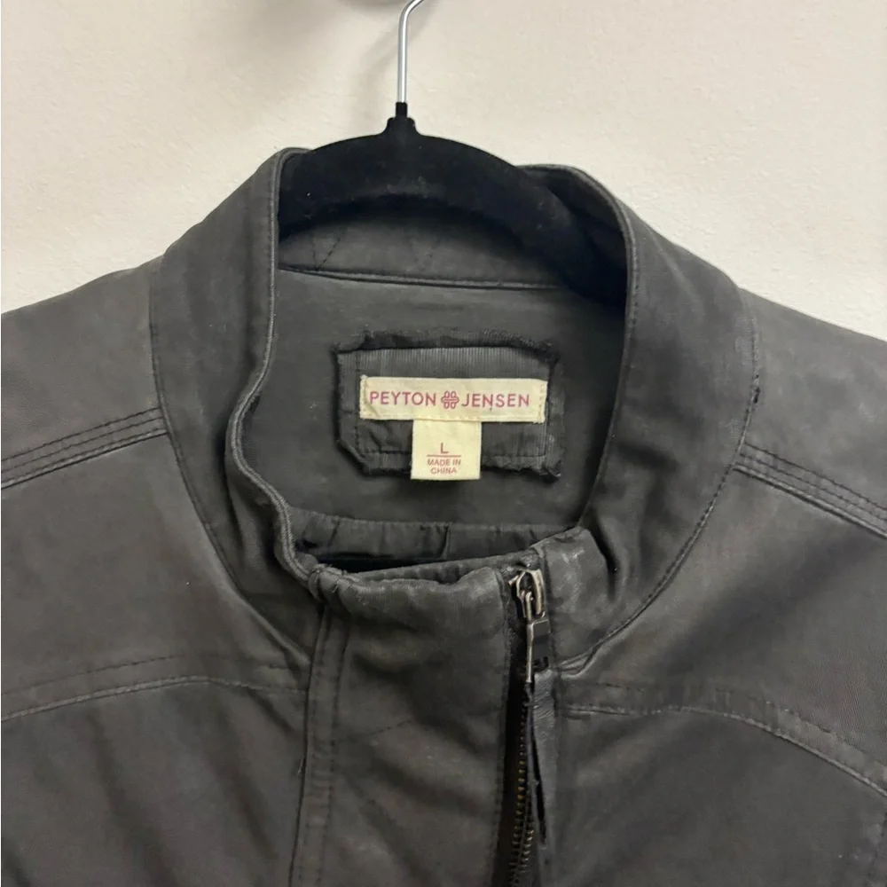 Casual jacket with leather detail